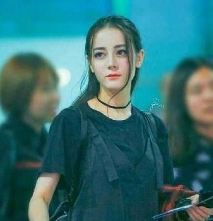 范爷东京时装秀之后,下一个短发上热搜的是迪丽热巴、赵丽颖?