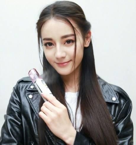 范爷东京时装秀之后,下一个短发上热搜的是迪丽热巴、赵丽颖?