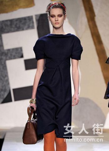 70年代风格 芬迪 (Fendi) 2011秋冬女装秀